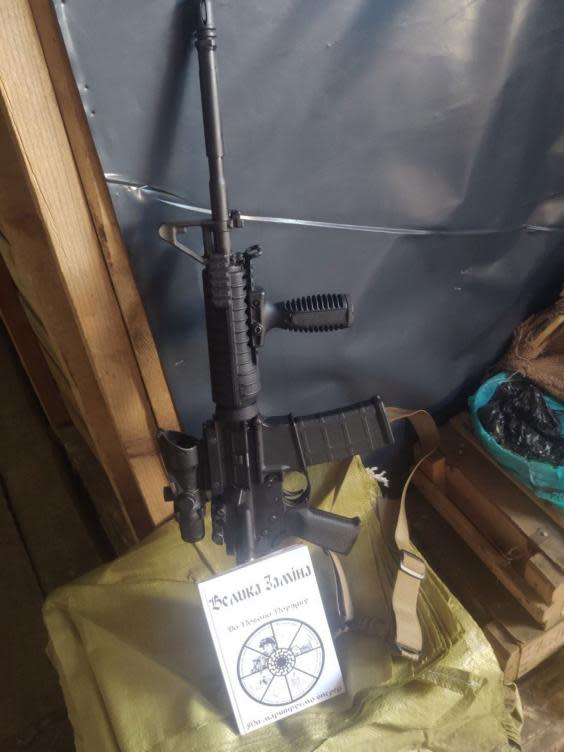 A translated copy of Brenton Tarrant’s manifesto next to a gun, in an image posted on a Ukrainian-language Telegram channel (Telegram)