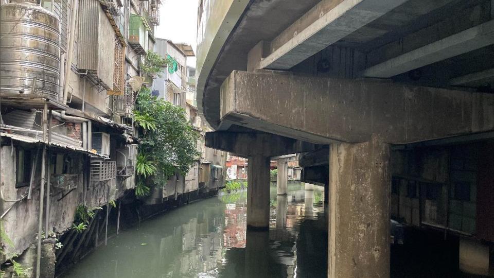 基隆有張街景照，因為環境看起來太糟糕，而「臭名昭彰」。（圖／翻攝自Reddit）