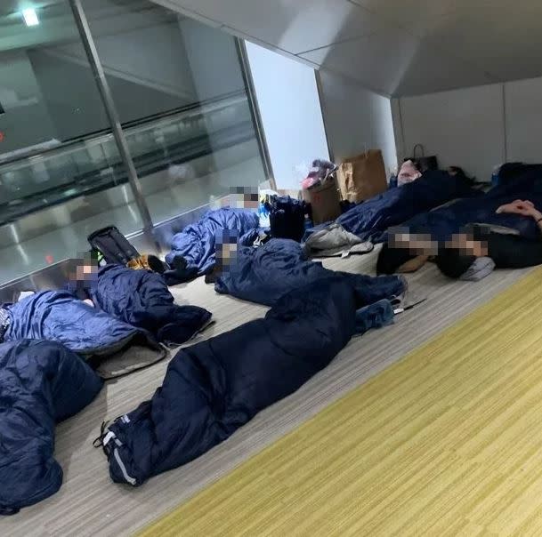 一場怪風引爆星宇航空一連串的延誤事件，導致三百多名旅客得夜宿成田機場。（圖／翻攝自PTT）