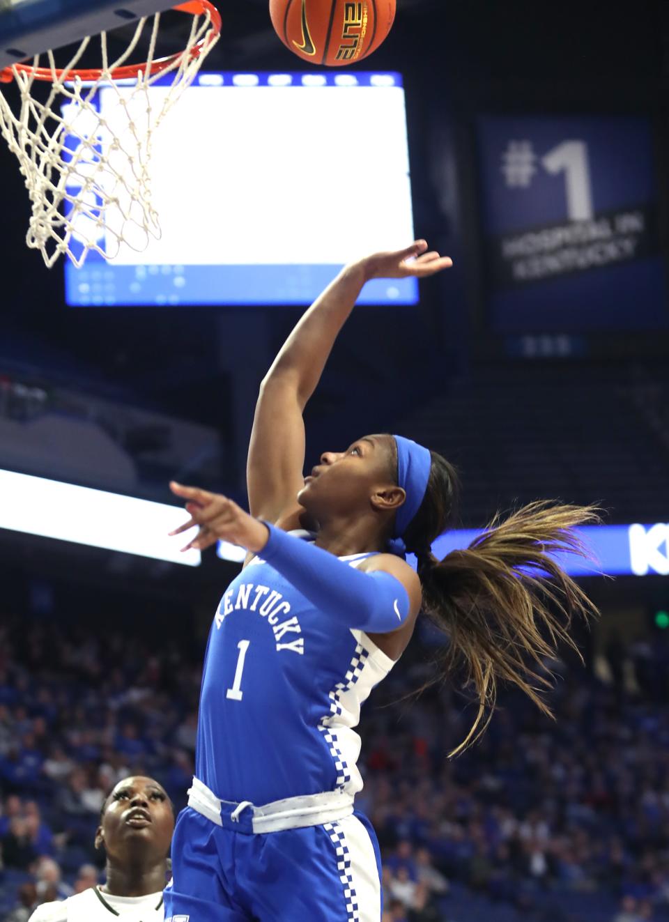 Kentucky’s Robyn Benton makes the basket against Louisville.Dec. 11, 2022