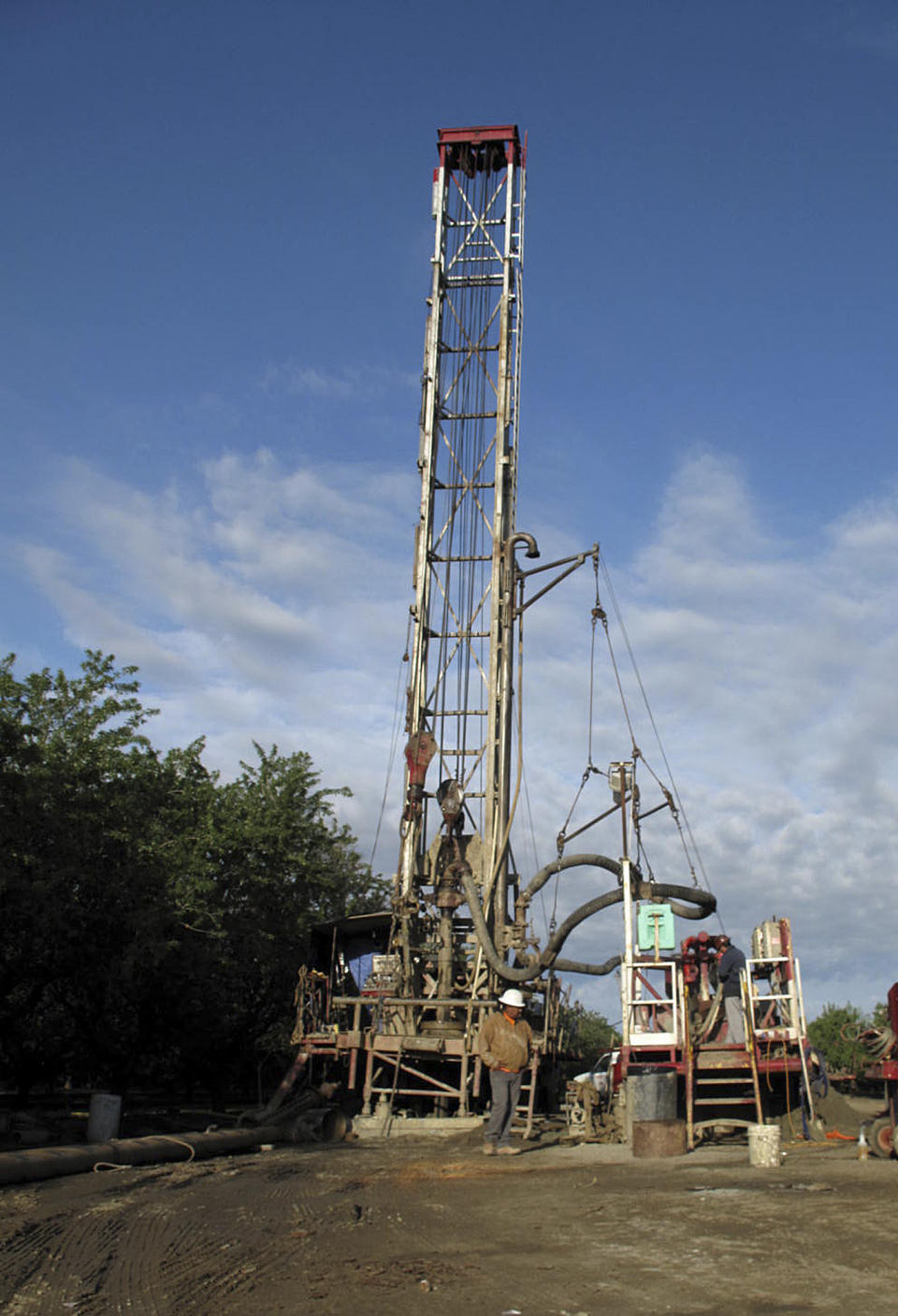 Jorge Vargas, a foreman for Maggiora Brothers Drilling Inc., drills an 800-foot-deep water well at an almond farm in Chowchilla, Calif., on Friday, April 4, 2014. In California’s drought, well drillers are experiencing a boom in business because farmers are relying more on ground water to irrigate their crops. (AP Photo/Scott Smith)