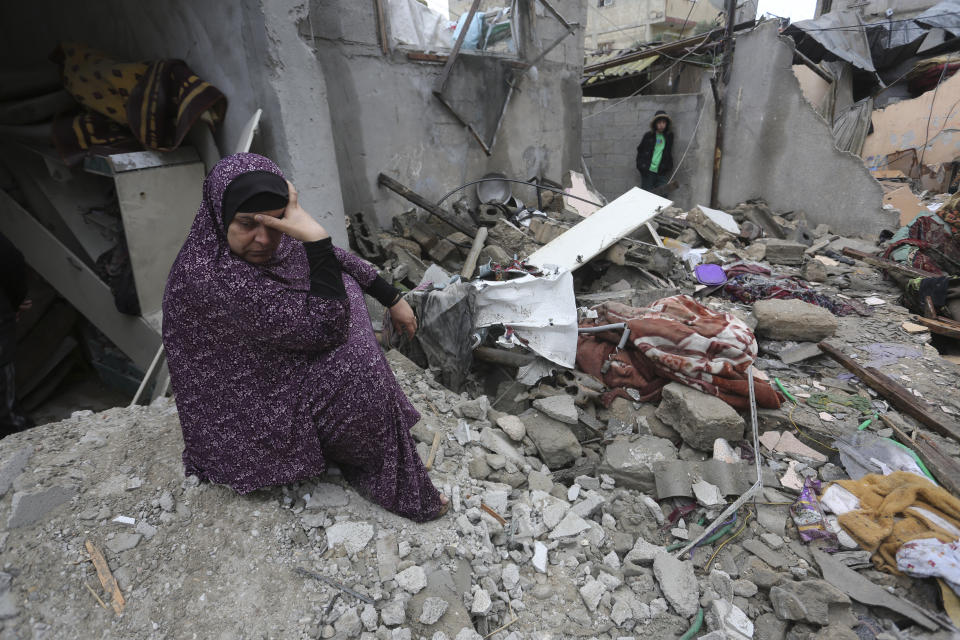 CORRECTS DATE Palestinians look at destruction after Israeli strikes on Rafah, Gaza Strip, Wednesday, Nov. 15, 2023. (AP Photo/Hatem Ali)