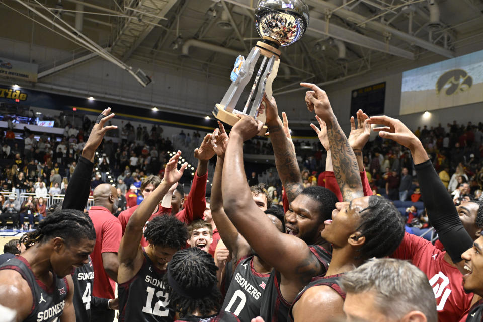 Oklahoma players celebrate the team's win over Southern California in an NCAA college basketball game Friday, Nov. 24, 2023, in San Diego. (AP Photo/Denis Poroy)