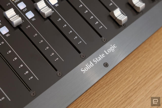 UF8 Contrôleur midi Ssl