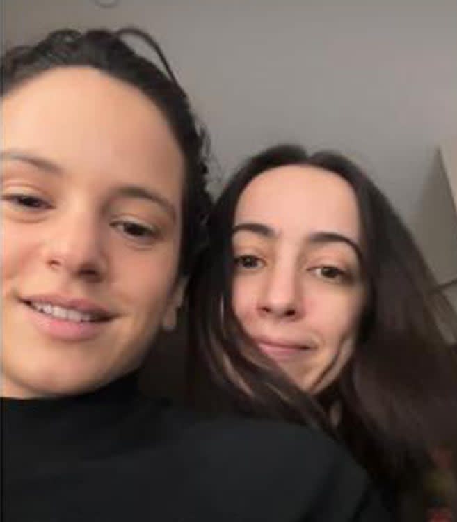 Rosalía y su hermana Pili