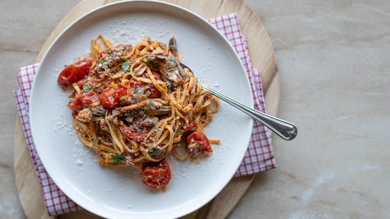 tomato spaghetti with canned sardines