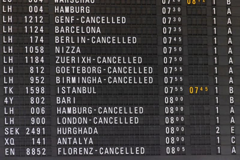 A display board at Frankfurt Airport shows numerous canceled departures. Air traffic was temporarily suspended after climate activists forced their way onto the airport premises early in the morning and got stuck. Helmut Fricke/dpa