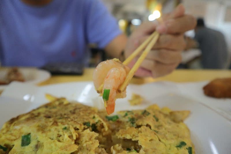 poh preserved veg hor fun - closeup of shrimps