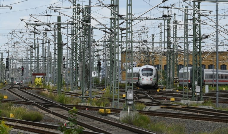 Nach dem Fund eines Toten in einem Container nahe des Leipziger Hauptbahnhofs ist ein 24-Jähriger verhaftet worden. Er ist nach Angaben der Polizei dringend verdächtig, das 43 Jahre alte Opfer, einen Mann ohne festen Wohnsitz, getötet zu haben. (Christof STACHE)