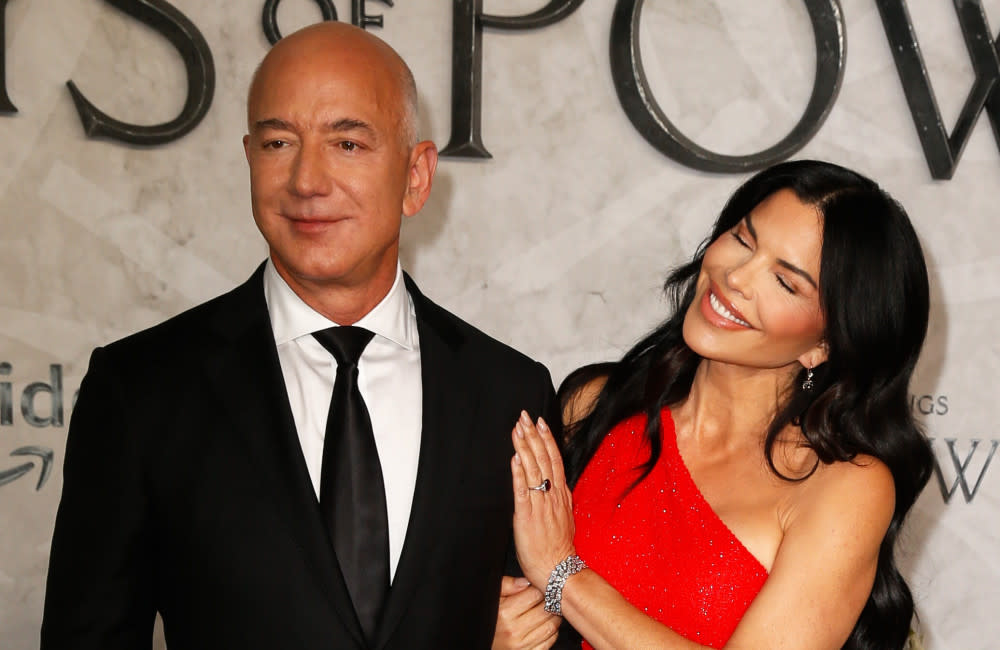 Jeff Bezos and Lauren Sanchez - credit Mario Mitsis - LOTR The Rings of Power premiere 2022 - Avalon