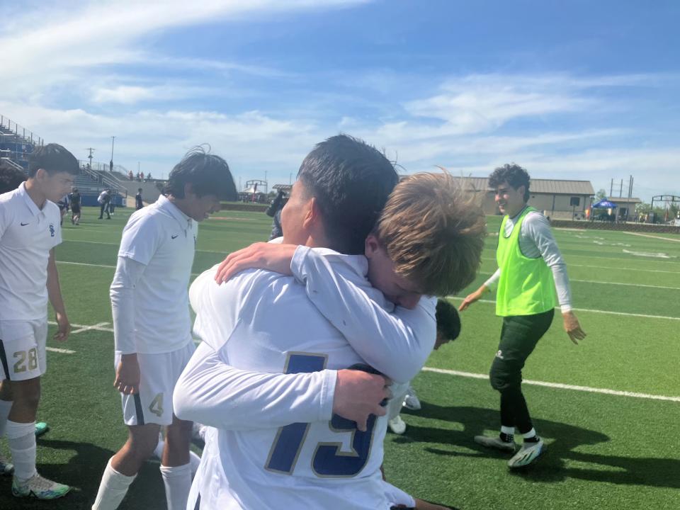 San Elizario celebrates its state championship Friday in Georgetown after beating Boerne 1-0