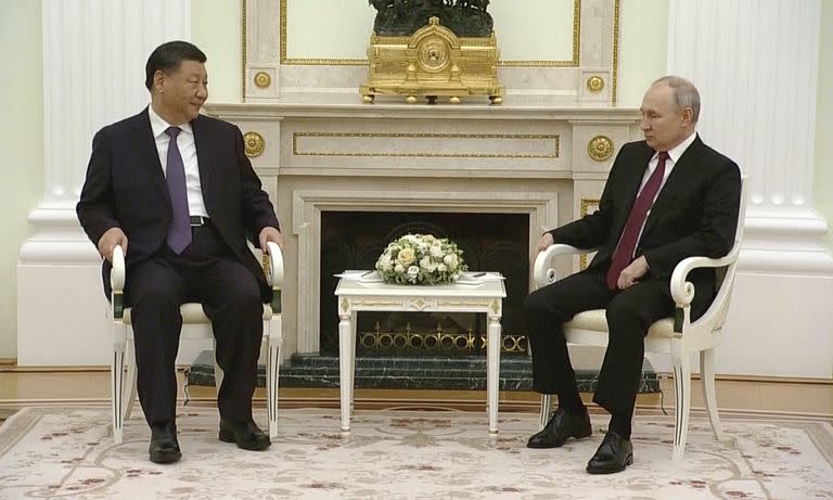 Xi Jinping y Vladimir Putin, en su encuentro en Moscú. (Russian Pool via AP)