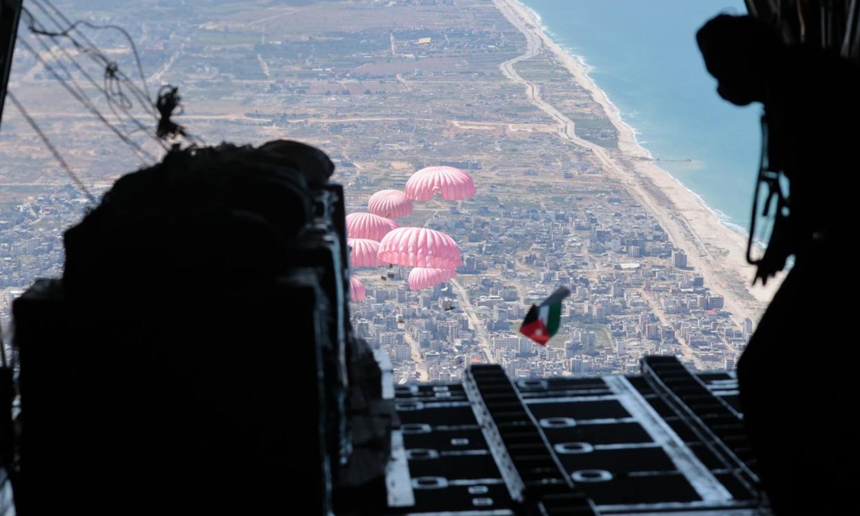 <span>Jordanian army personnel carrying out an airdrop over northern Gaza on 15 March.</span><span>Photograph: Jordan Pix/Getty Images</span>