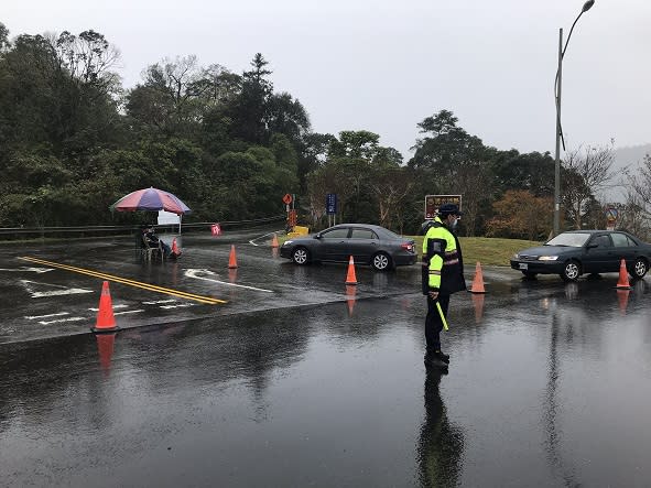 連假首日宜縣景區湧車潮　警不畏低溫疏導