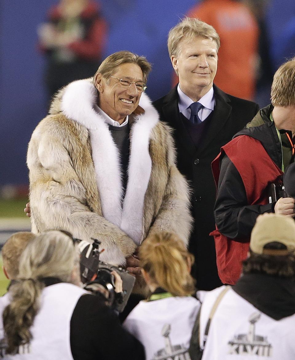 Joe Namath, left, and Phil Simms stand at mid field for the coin toss before the NFL Super Bowl XLVIII football game between the Denver Broncos and the Seattle Seahawks, Sunday, Feb. 2, 2014, in East Rutherford, N.J. (AP Photo/Gregory Bull)