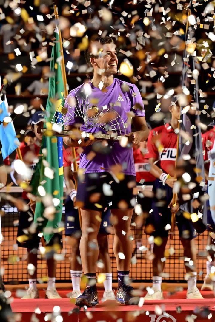 Sebastián Báez, en medio de la premiación del ATP de Río