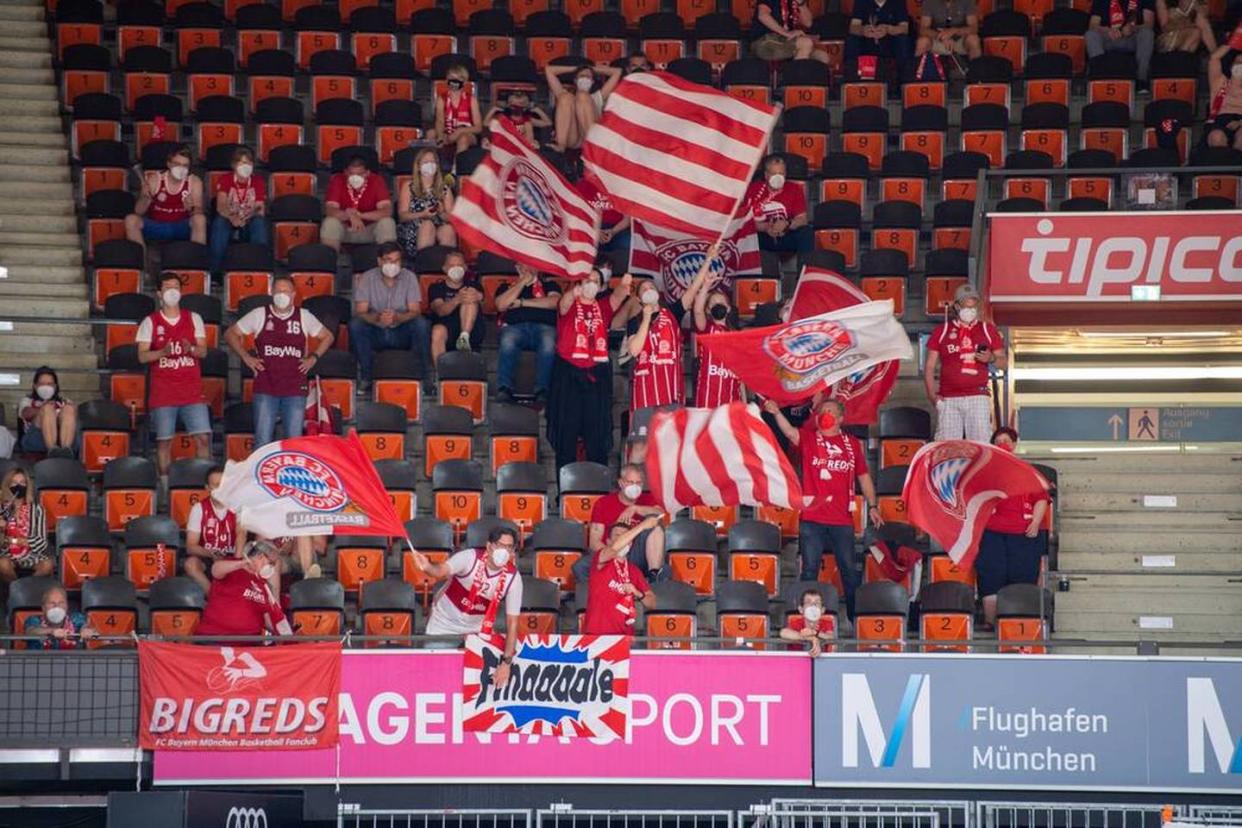 Bayern feiert Fan-Rückkehr mit Jordan-Hommage 