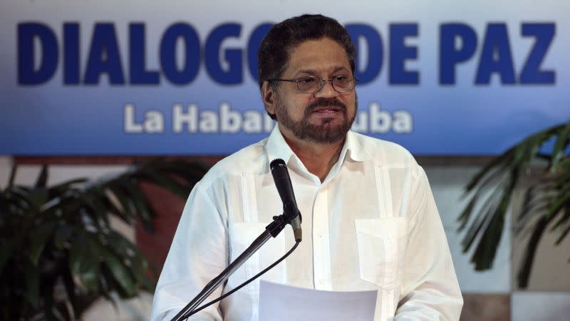 Foto de archivo. El principal negociador de la guerrilla de las Fuerzas Armadas Revolucionarias de Colombia (FARC), Iván Márquez, lee un documento durante las conversaciones de paz con el Gobierno colombiano en La Habana