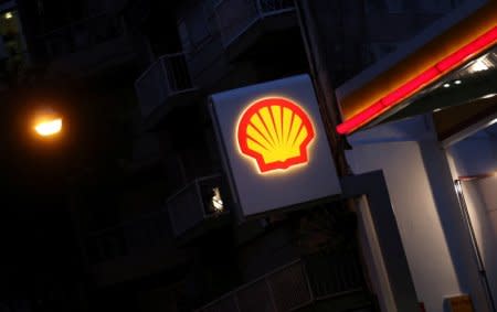 A Shell logo is seen at a gas station in Buenos Aires, Argentina, March 12, 2018. REUTERS/Marcos Brindicci