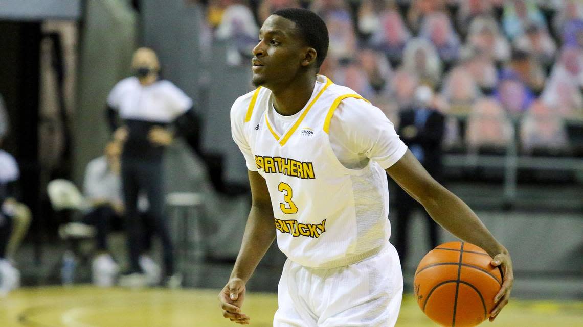 Last season as a sophomore, former Henry Clay star Marques Warrick averaged a team-high 16.8 points for Northern Kentucky. Over the season’s final six games, he averaged 25.2 points.