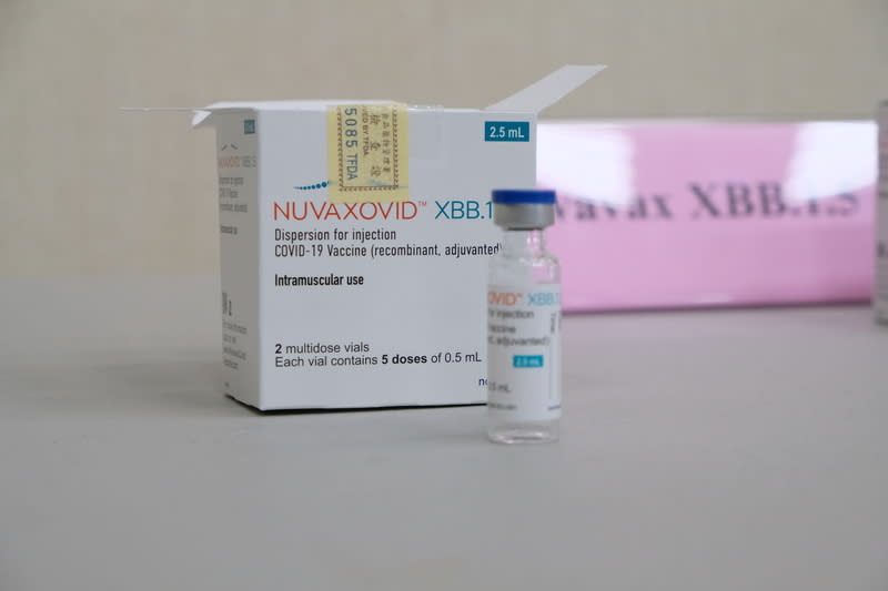 Novavax XBB疫苗46萬餘劑在2023年底抵台，衛福部疾管署發言人羅一鈞12日表示，食藥署已封緘放行13.22萬劑，但其餘33萬劑中，有16.5 萬劑因運送溫度嚴重異常，將依合約要求廠商提供新貨，預估月底到貨。（中央社）