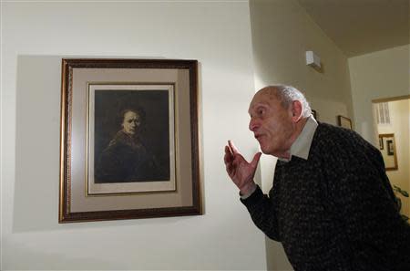 Harry Ettlinger speaks about his print of a Rembrandt self-portrait at his home at Rockaway in New Jersey, November 20, 2013.REUTERS/Eduardo Munoz