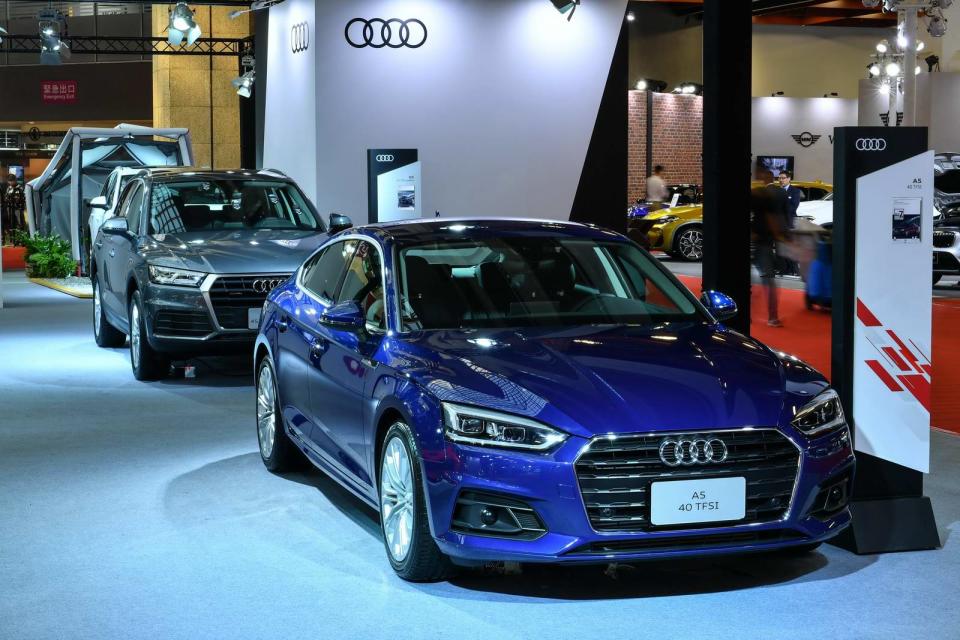 四環旗下兩款主力座駕美形轎跑Audi A5與科技先驅Audi A4聯袂登場，讓車迷能近距離欣賞Audi車款風采