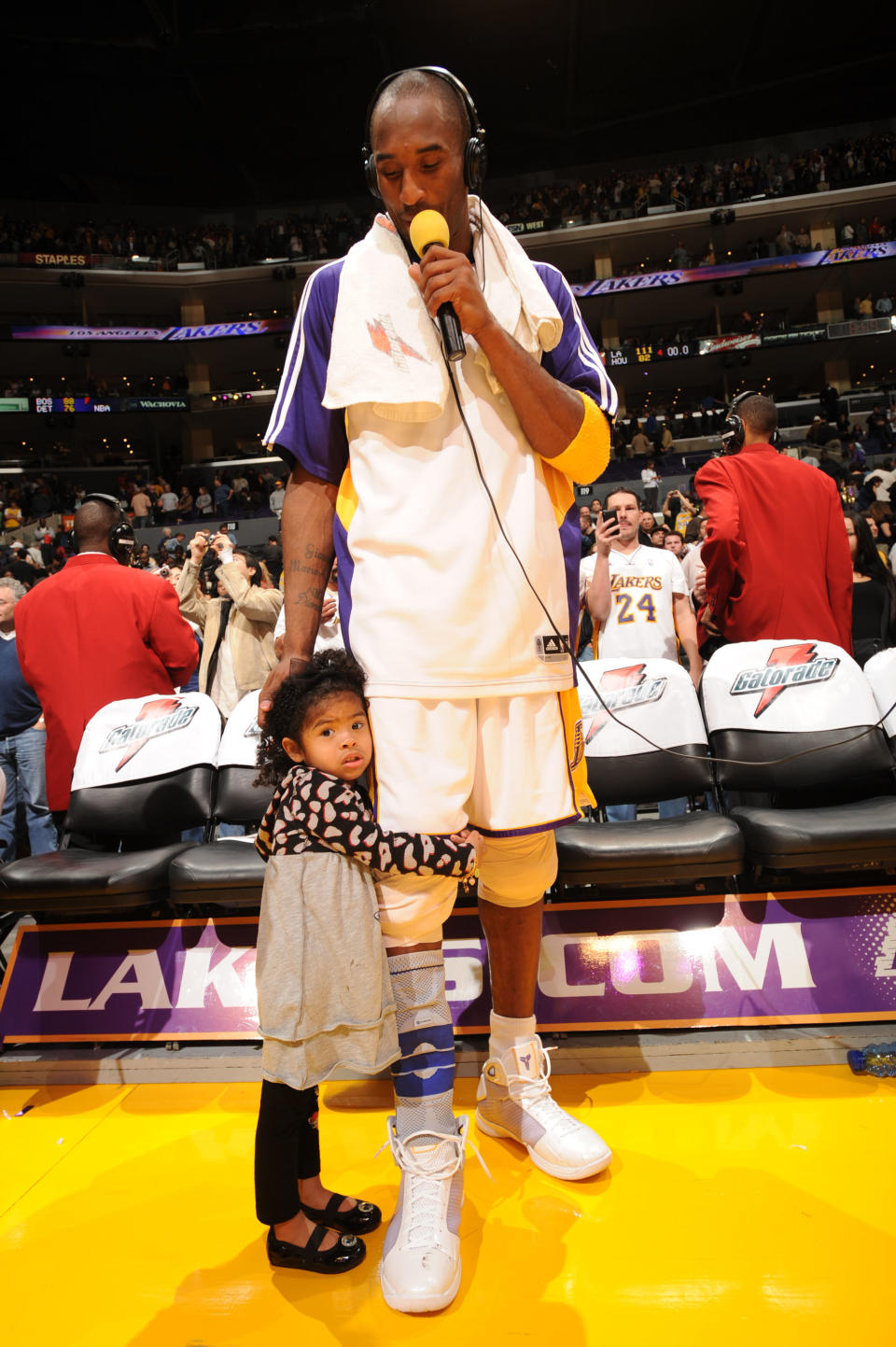 Kobe Bryant #24 of the Los Angeles Lakers participates in a post-game interview while his daughter, Gianna stands with him following the Lakers' victory over the Houston Rockets at Staples Center on November 9, 2008 in Los Angeles, California. (Photo by Andrew D. Bernstein/NBAE via Getty Images)