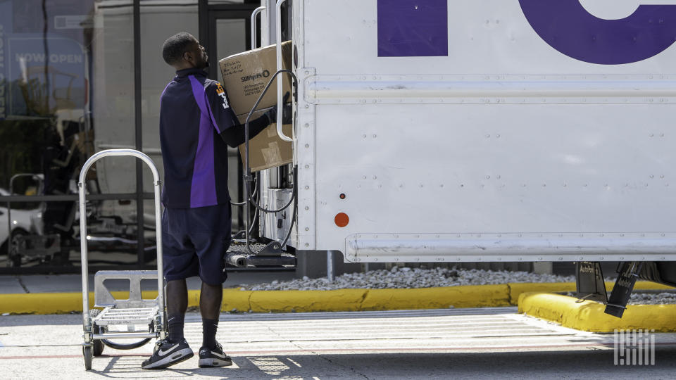 Retailers need to do better pushing home delivery eco options, report finds (Photo: Jim Allen/FreightWaves)