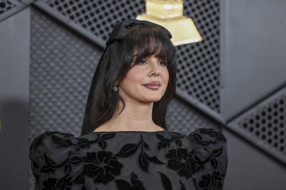 lana del rey waterfall bangs grammys 2024