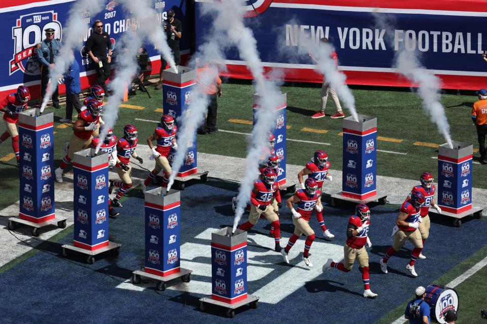 EAST RUTHERFORD, NEW JERSEY - SEPTEMBER 08: Jon Runyan #76 of the New York Giants runs onto the field with teammates prior to a game against the Minnesota Vikings at MetLife Stadium on September 08, 2024 in East Rutherford, New Jersey. (Photo by Luke Hales/Getty Images)