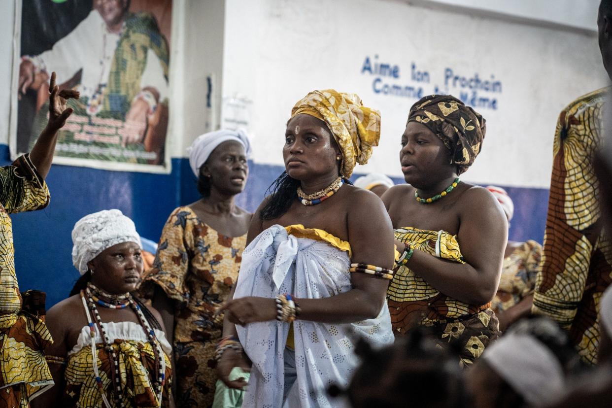 A worshipper is possessed by one of the many spirits circulating at the mass