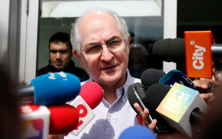 Antonio Ledezma, Venezuelan opposition leader, gives statements to the press during his arrival in Bogota, Colombia November 17, 2017. REUTERS/Jaime Saldarriaga