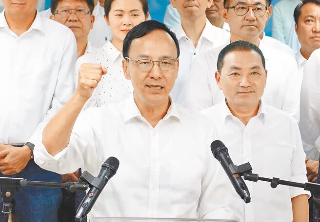 國民黨20日舉行「政黨輪替、台灣更好」誓師大會，黨主席朱立倫致詞時表示，所有民意調查都顯示，台灣人民超過半數都覺得一定要政黨輪替，更重要的是所有人民都希望過好日子。（姚志平攝）