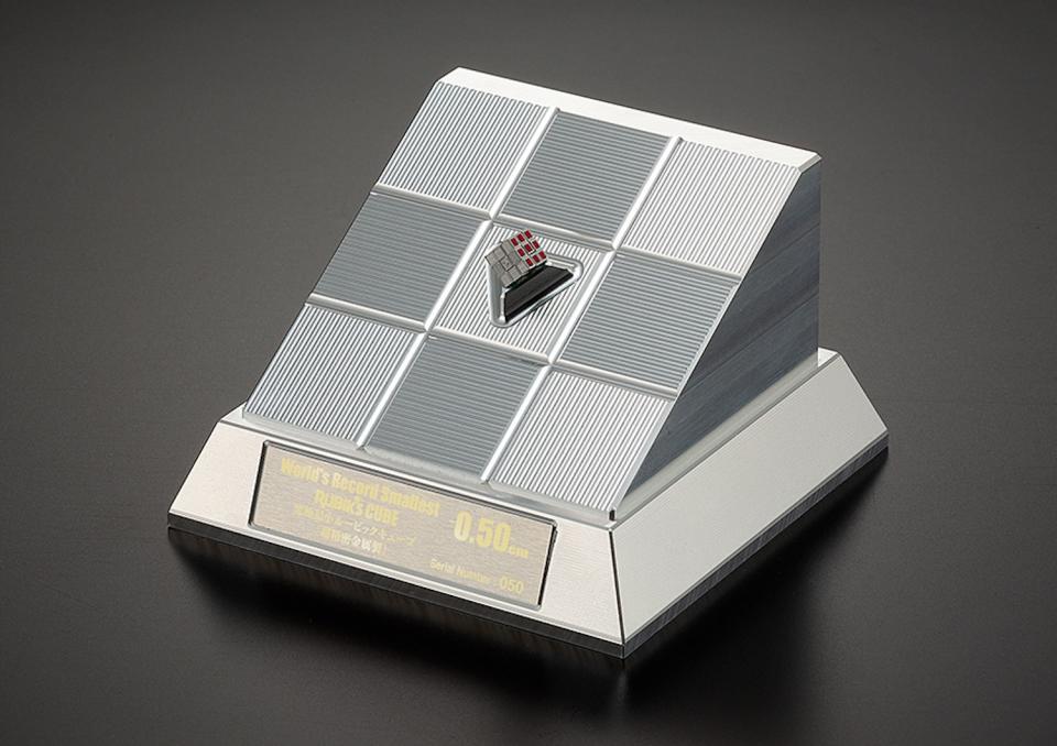 Tiny Rubik's cube in aluminum case