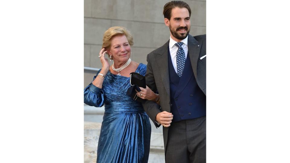 Queen Anne-Marie in a blue dress next to Prince Philippos