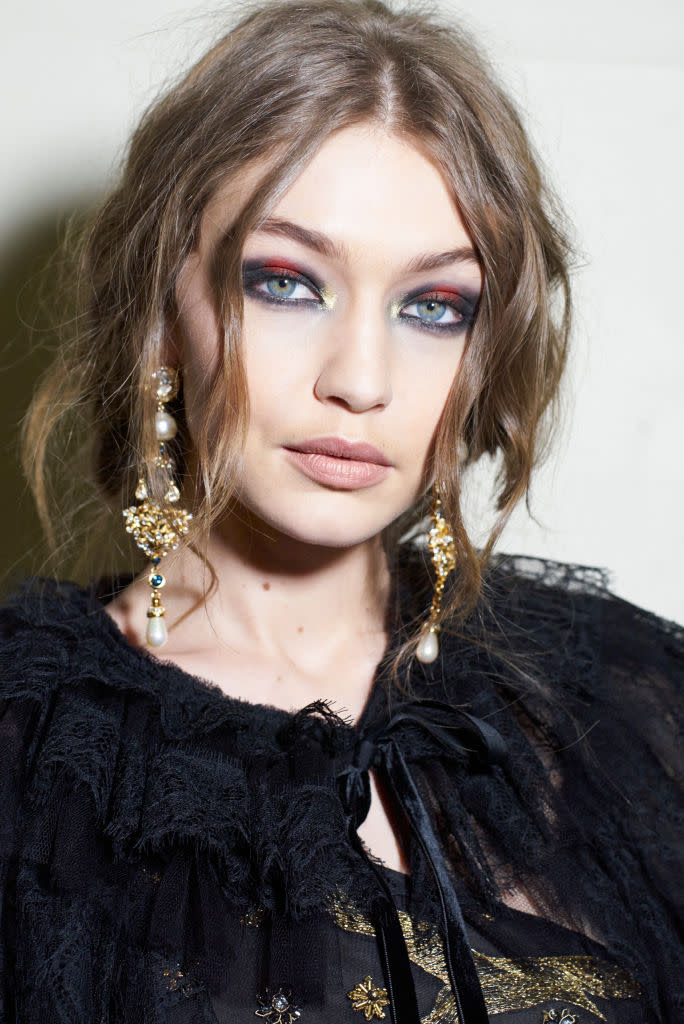 The chameleonlike Gigi Hadid channels her Middle Eastern roots on the cover of <em>Vogue</em> Arabia’s inaugural issue. (Photo: Getty)