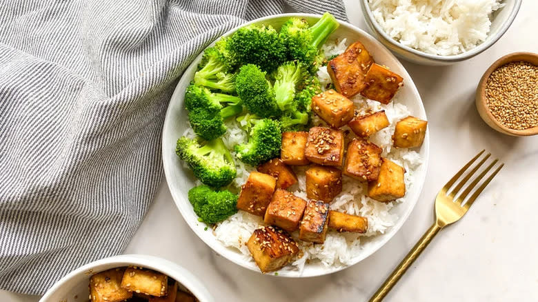Maple sesame tofu with broccoli