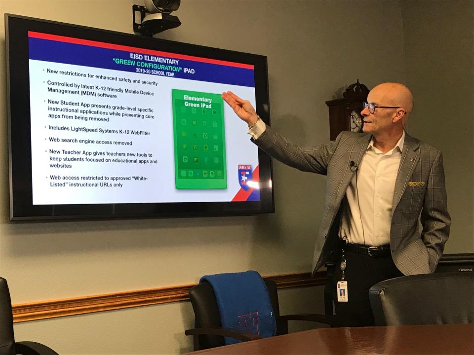 Eanes Superintendent Tom Leonard presents the district's work to reconfigure its iPad program focusing mainly on the elementary level at a board meeting in May 2019.