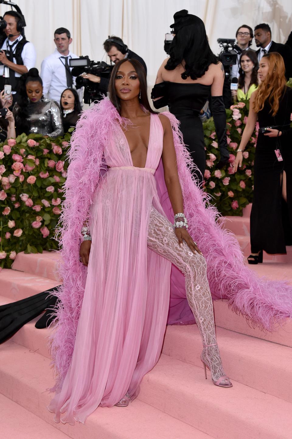 <h1 class="title">Naomi Campbell in Valentino wearing Bulgari jewelry</h1><cite class="credit">Photo: Getty Images</cite>