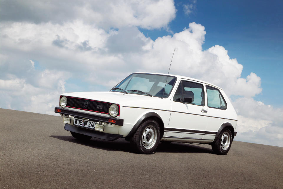 Volkswagen Golf MK1 GTI。�� 圖片摘自：https://www.volkswagen-newsroom.com/en/the-new-golf-gti-international-media-drive-6282/golf-gti-history-6287