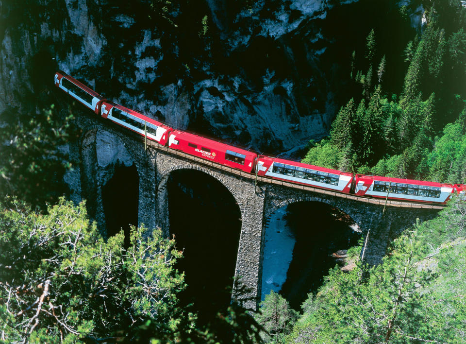 ▲冰河列車行經世界最美火車高架橋――蘭德瓦薩大橋(圖/瑞士旅遊局)