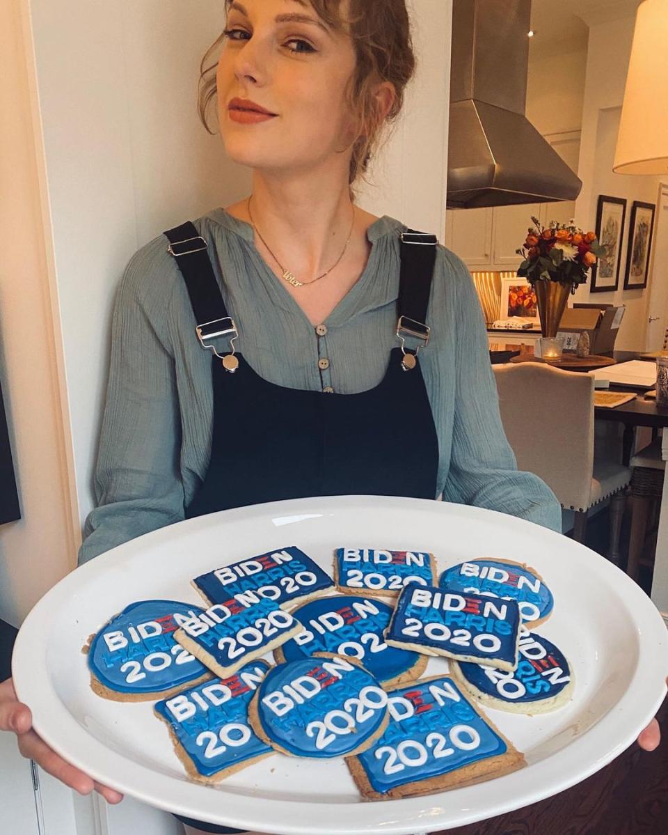 Taylor Swift proudly displays her 'Biden 2020' cookies. Photo: Instagram/taylorswift.
