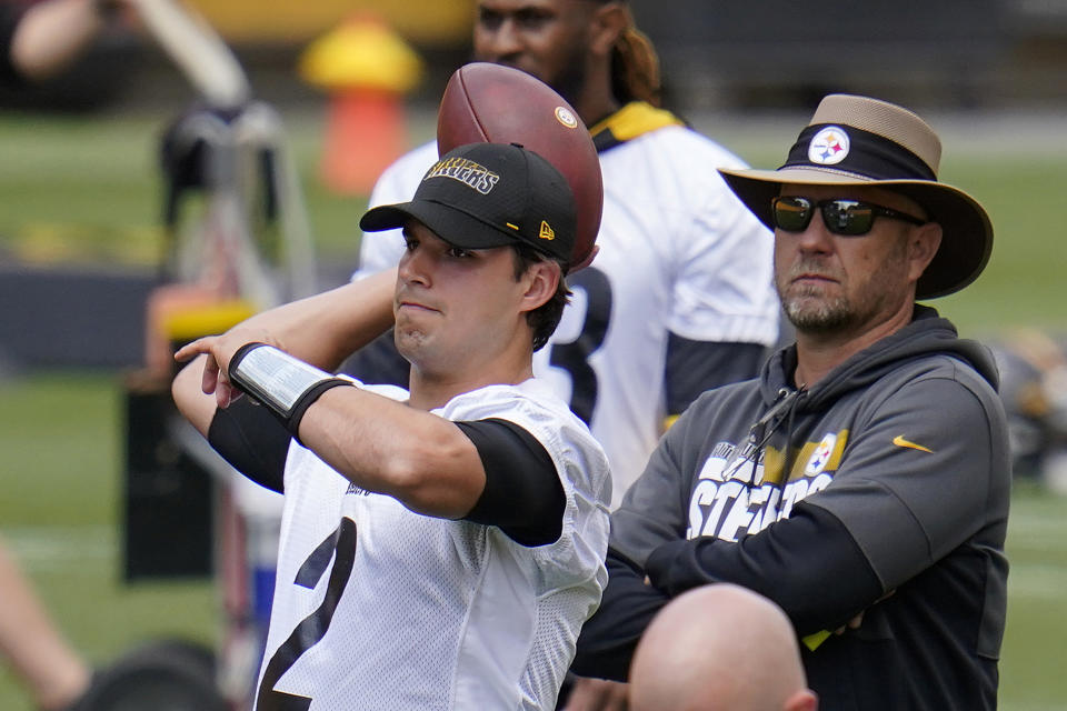 Pittsburgh Steelers quarterback Mason Rudolph (2) throws a pass under the watchful eye of offensive coordinator Matt Canada, right, during the team's NFL mini-camp football practice in Pittsburgh, Tuesday, June 15, 2021. (AP Photo/Gene J. Puskar)