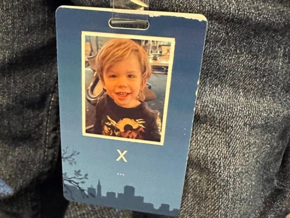 Elon Musk’s son X wore an employee badge on his visit to Twitter (Twitter)