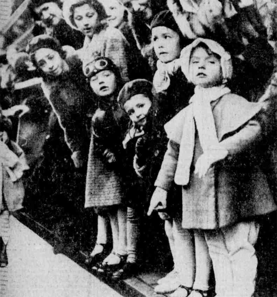 Children in 1933 puzzled over Santa’s white suit.