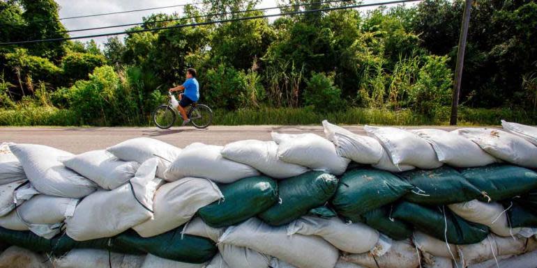 Huracán Laura se fortalece y podría aumentar a categoría 4