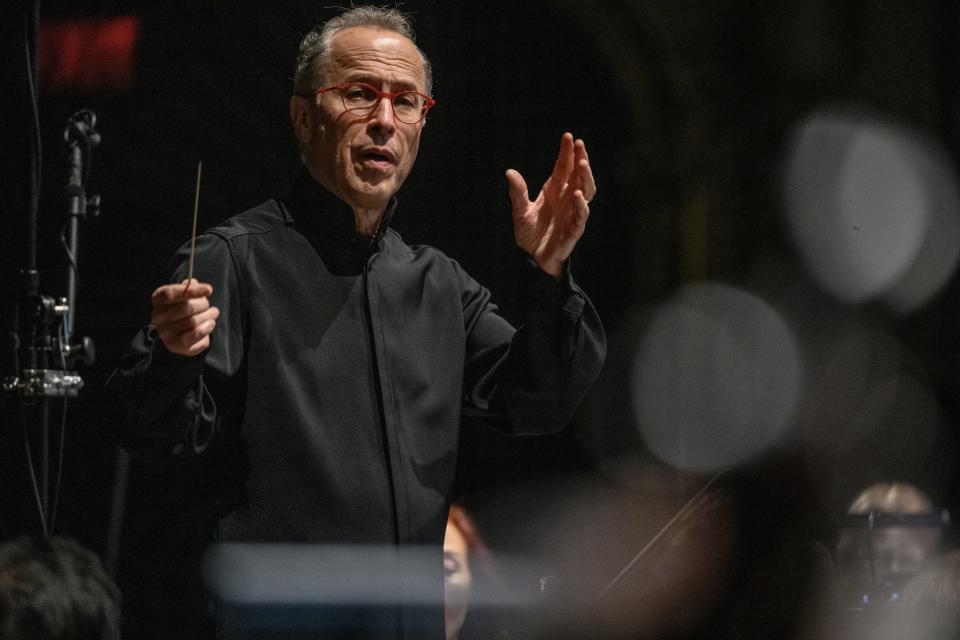 David Alan Miller, music director of the Albany Symphony since 1992, is guest conductor for the Sarasota Orchestra in the 2023-24 season.