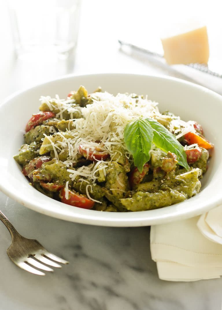 one pot chicken pesto pasta with basil