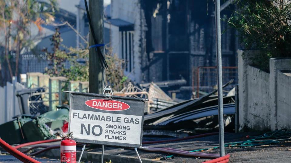 WOOLLOONGABBA FIRE FOLLOW